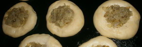 лепешки с луком и маком