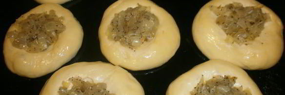 лепешки с луком и маком