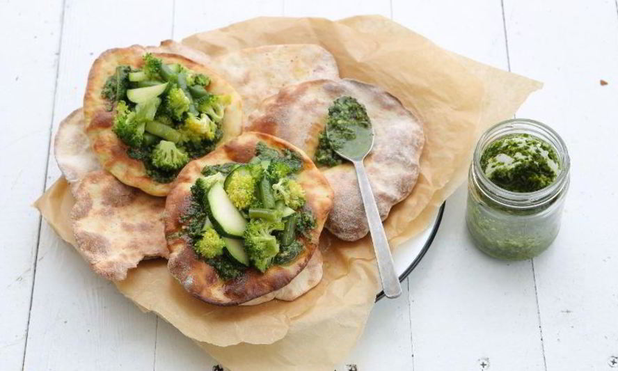 Рецепт лепешек с песто из разнотравья