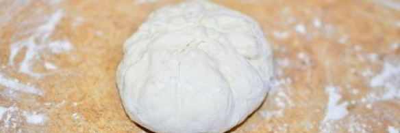 лепешки с сыром и колбасой на сковороде