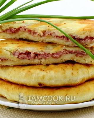 Лепешки с сыром и ветчиной на сковороде