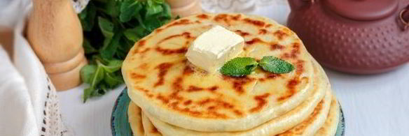 лепешки с сыром и зеленью на сковороде