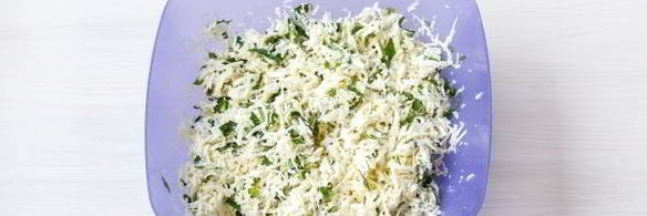 лепешки с сыром и зеленью на сковороде