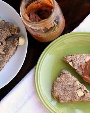 Лепешки с яблоком и пряностями