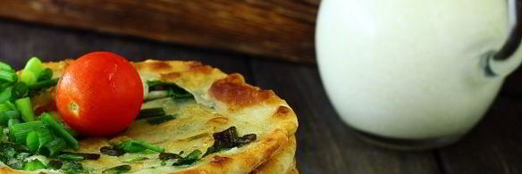 лепешки с зеленым луком на сковороде