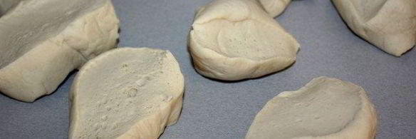 пиде — турецкие лепешки с фаршем, фетой и помидорами