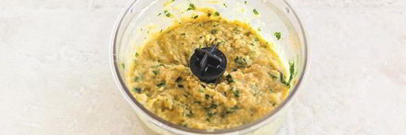 пита с намазкой из нута и свежими овощами