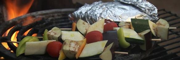 пита с сыром сулугуни и травами и овощные шашлычки