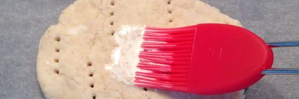 сладкая фокачча с лавандой, малиной и абрикосами