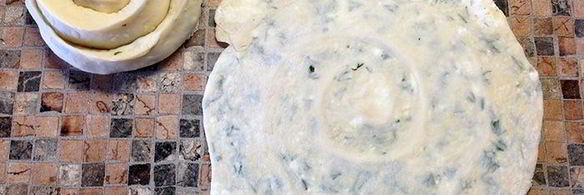 спиралевидные лепешки с творогом и сыром