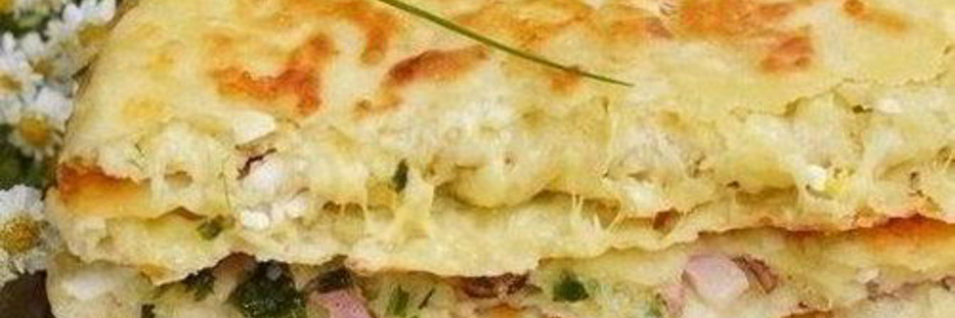 Сырные лепешки с копченой грудинкой