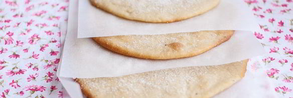 торта де асьетас, сладкие хрустящие лепешки