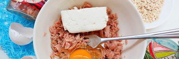 творожно-овсяные лепешки с тунцом