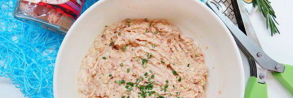 творожно-овсяные лепешки с тунцом