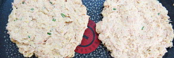 творожно-овсяные лепешки с тунцом