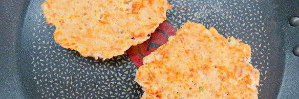 творожно-овсяные лепешки с тунцом