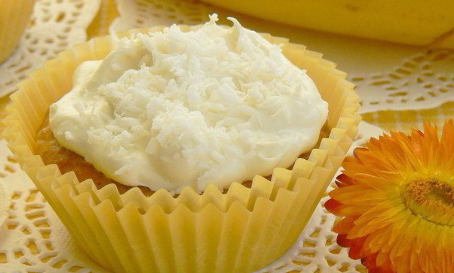Рецепт банановых маффинов с кокосовым облачком
