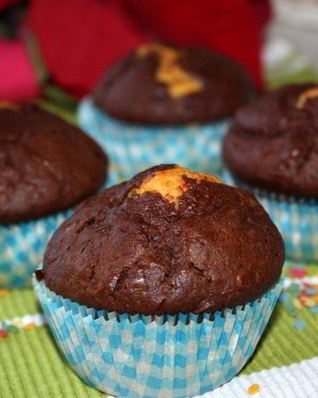 Двухцветные маффины с морковью и какао