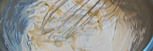 клубнично-кокосовые маффины со сливочным кремом