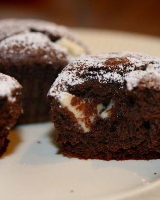 Кофейные маффины с черным и белым шоколадом