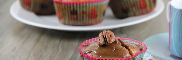 маффины с абрикосами, орехами пекан и коричной помадкой