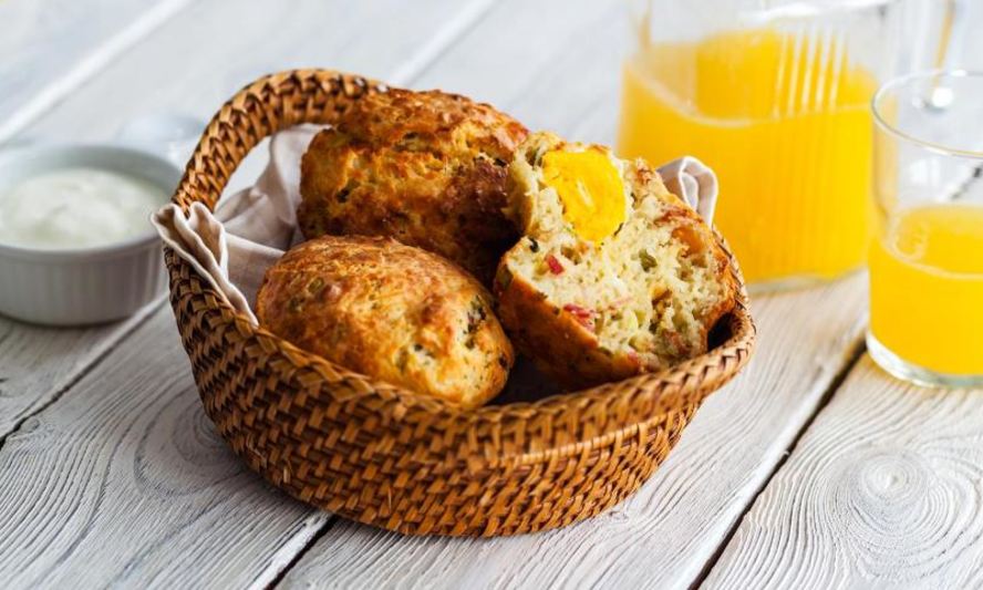 Рецепт маффинов с беконом и яйцом