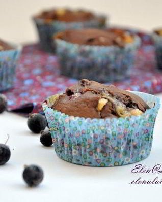 Маффины с черной смородиной и белым шоколадом