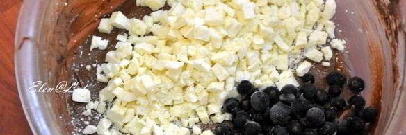 маффины с черной смородиной и белым шоколадом