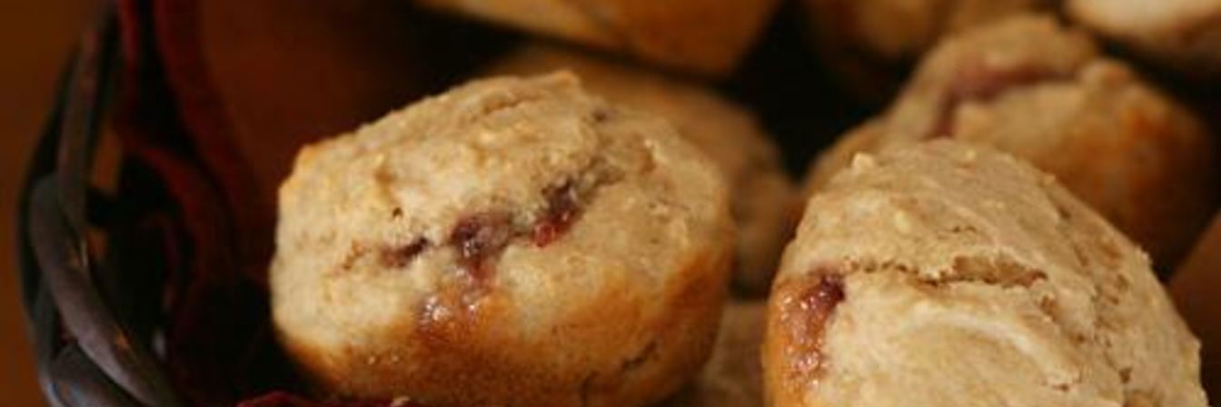 Маффины с джемом и арахисовым маслом