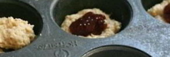 маффины с джемом и арахисовым маслом