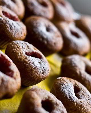 Маффины с клубничным пюре