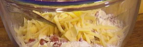 маффины с копчеными колбасками и сыром