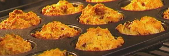 маффины с копчеными колбасками и сыром