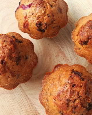 Маффины с шоколадом и вишней