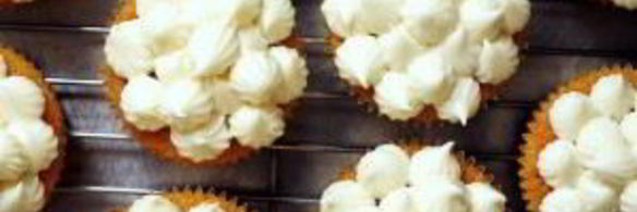 морковные маффины со сливочной глазурью