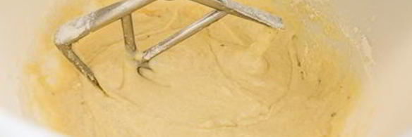 несладкие маффины с оливками и беконом