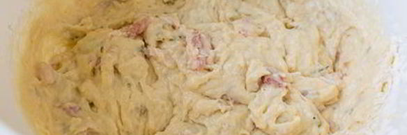 несладкие маффины с оливками и беконом