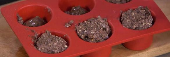 ореховые маффины с шоколадной начинкой