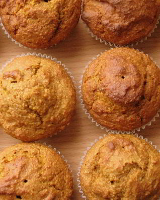 Овсяные маффины с тыквой, орехами и пряностями