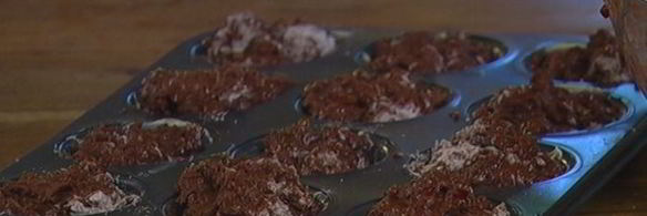 шоколадные маффины с черешней