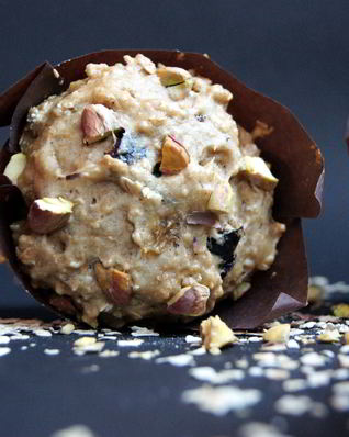 Цельнозерновые маффины с овсяными хлопьями, чернослиом и миндалем