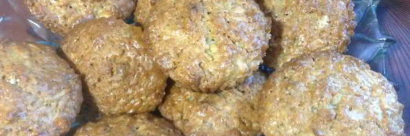 Яблочные маффины с орехами