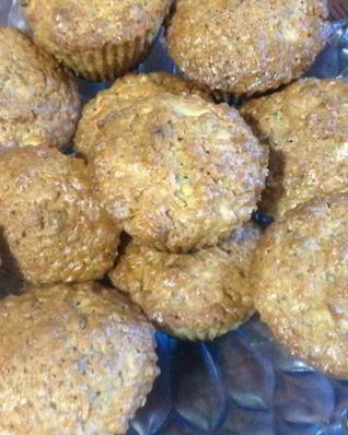 Яблочные маффины с орехами