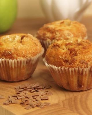 Яблочные маффины с шоколадной крошкой