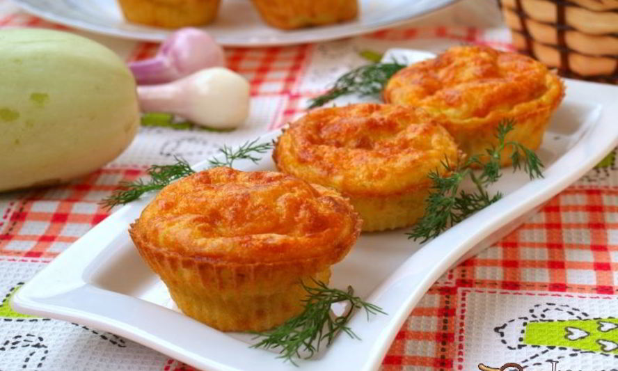 Рецепт закусочных маффинов с кабачком и сыром
