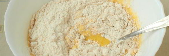 закусочные маффины с колбасой и сыром