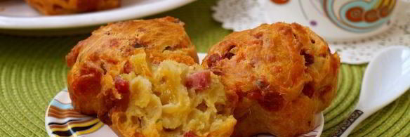 закусочные маффины с колбасой и сыром