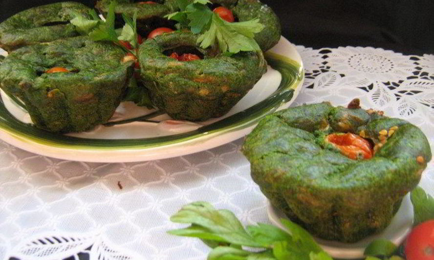 Рецепт закусочных зеленых маффинов со шпинатом и сыром