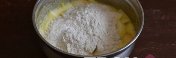 манник с яблоками