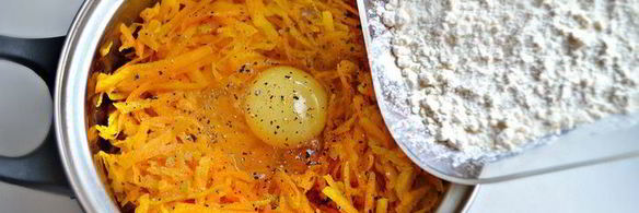 башенки из тыквенных и печеночных оладий